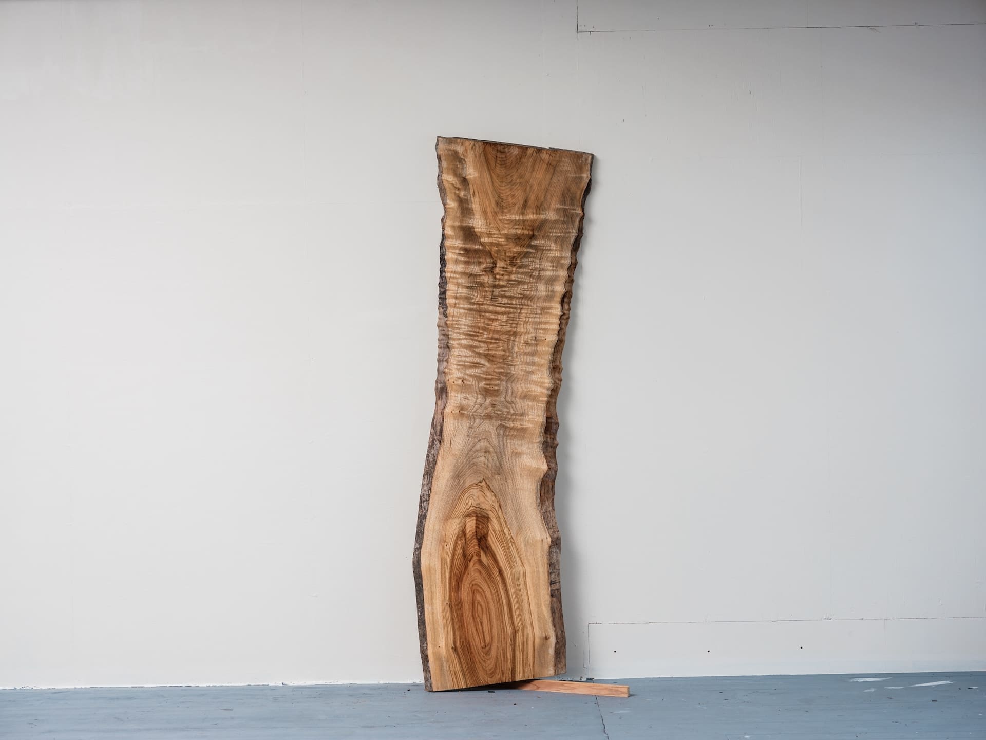 香り高き熊本産杢楠：自然の造形美を感じる一品