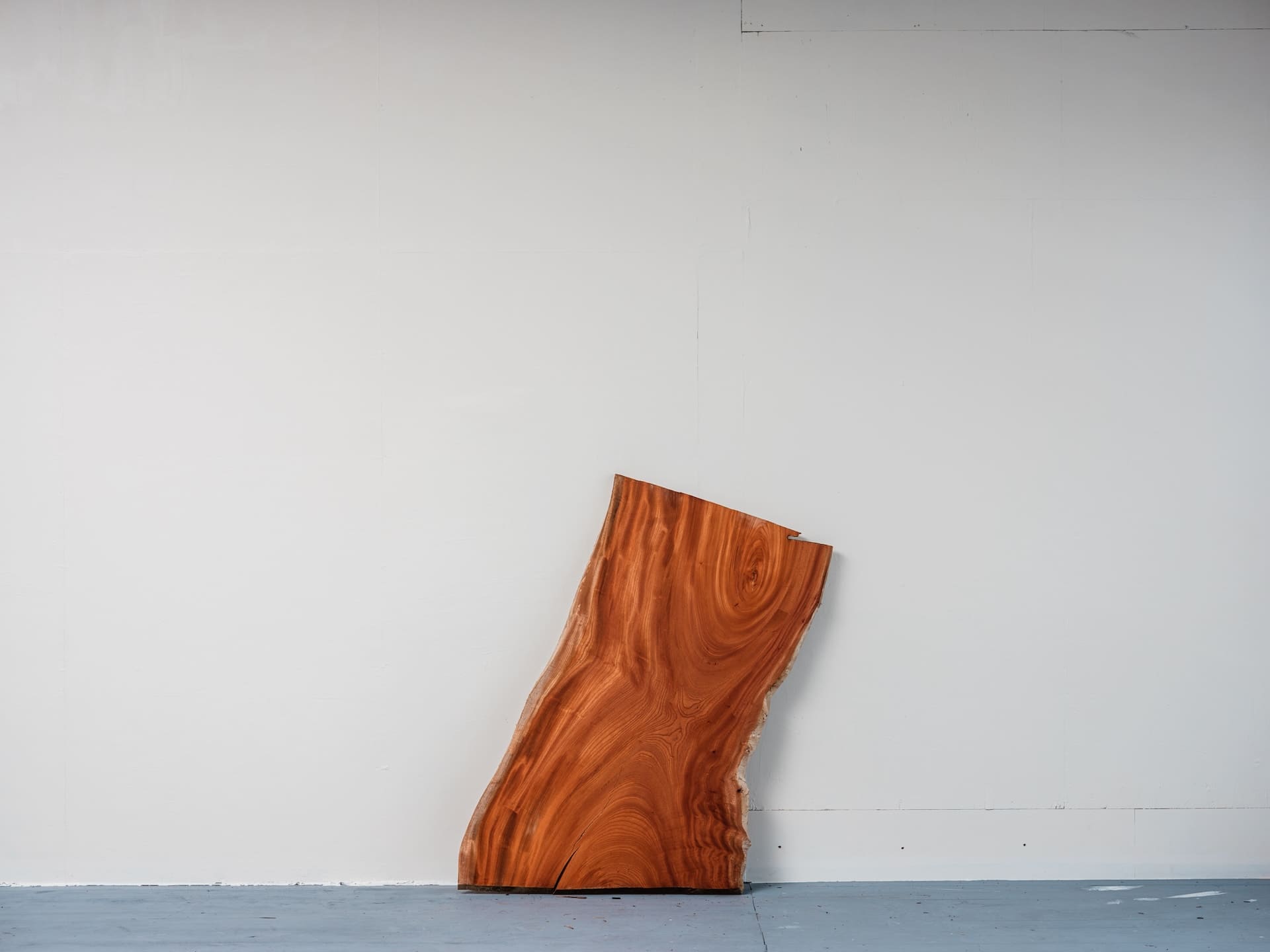 宮崎綾町産の優れた材質を誇るけやき