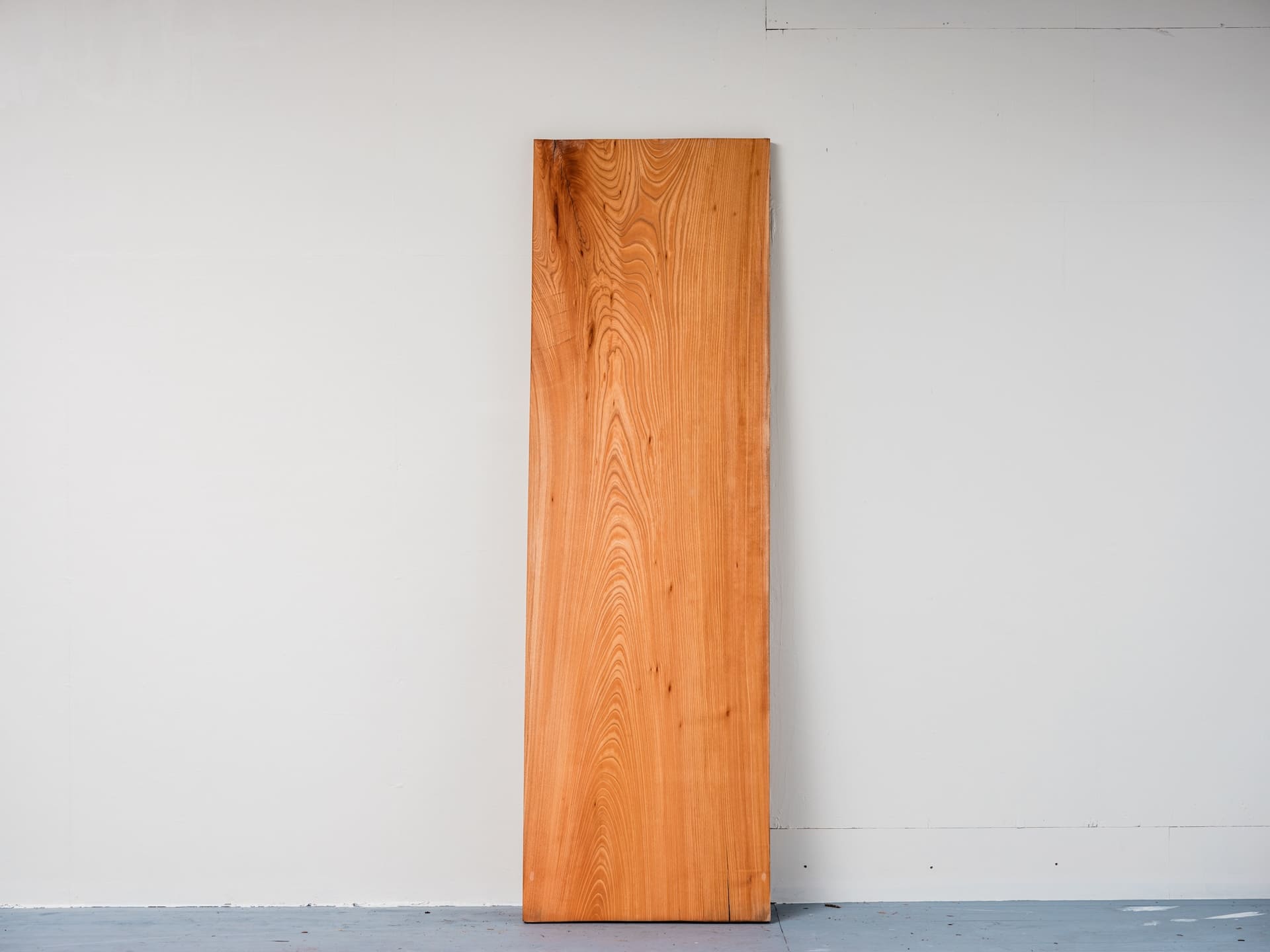 宮崎綾町産の優れた材質を誇るけやき